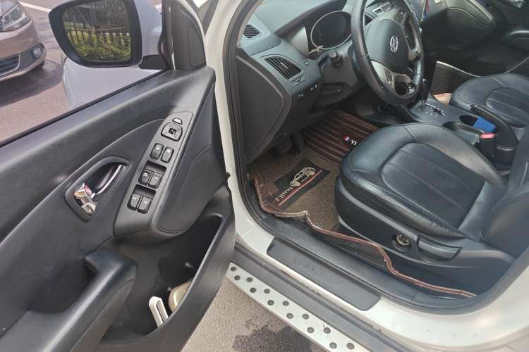 Used Hyundai ix35 2012 2.0L Automatic Two-Wheel Drive Elite Edition GLS Driver Seat
