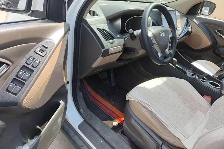 Used Hyundai ix35 2012 2.0L Automatic Two-Wheel Drive Elite Edition GLS Driver Seat