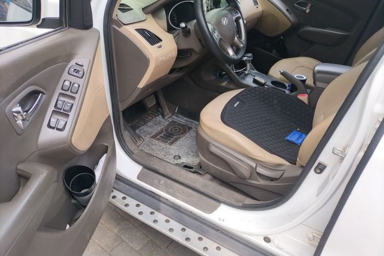 Used Hyundai ix35 2012 2.0L Automatic Two-Wheel Drive Elite Edition GLS Driver Seat