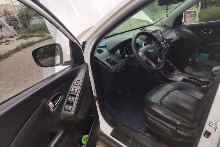 Used Hyundai ix35 2012 2.0L Automatic Two-Wheel Drive Elite Edition GLS Driver Seat