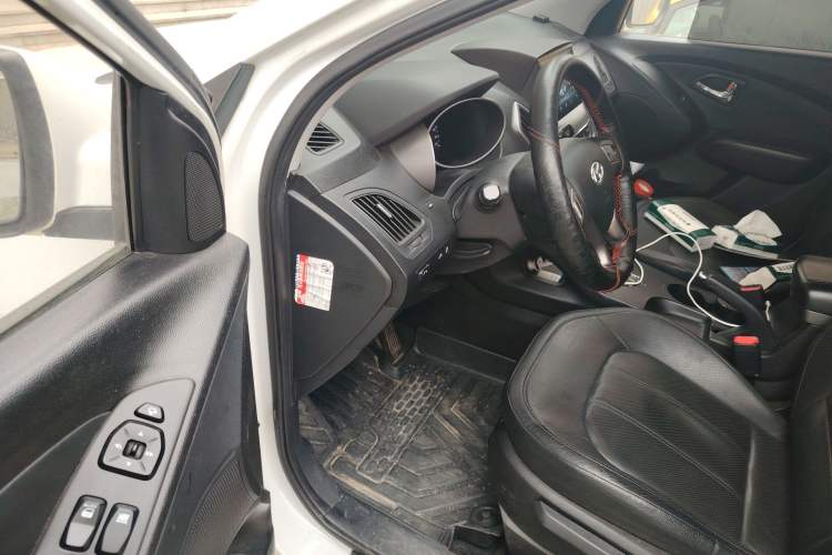 Used Hyundai ix35 2012 2.0L Automatic Two-Wheel Drive Elite Edition GLS Driver Seat