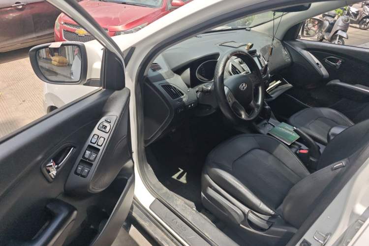 Used Hyundai ix35 2012 2.0L Automatic Two-Wheel Drive Elite Edition GLS Driver Seat