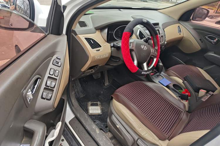 Used Hyundai ix35 2012 2.0L Automatic 4x4 Prestige Edition GLS Driver Seat