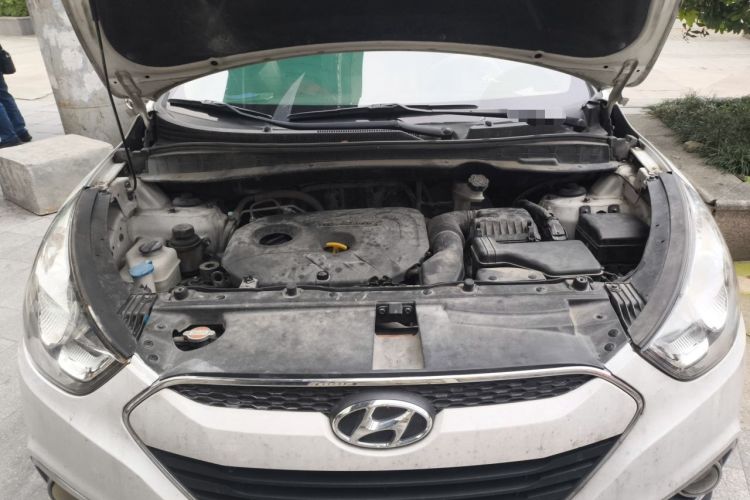 Used Hyundai ix35 2012 2.0L Automatic Two-Wheel Drive Elite Edition GLS Engine Bay