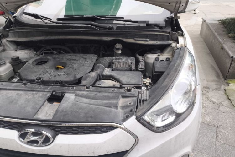 Used Hyundai ix35 2012 2.0L Automatic Two-Wheel Drive Elite Edition GLS Engine Bay Left