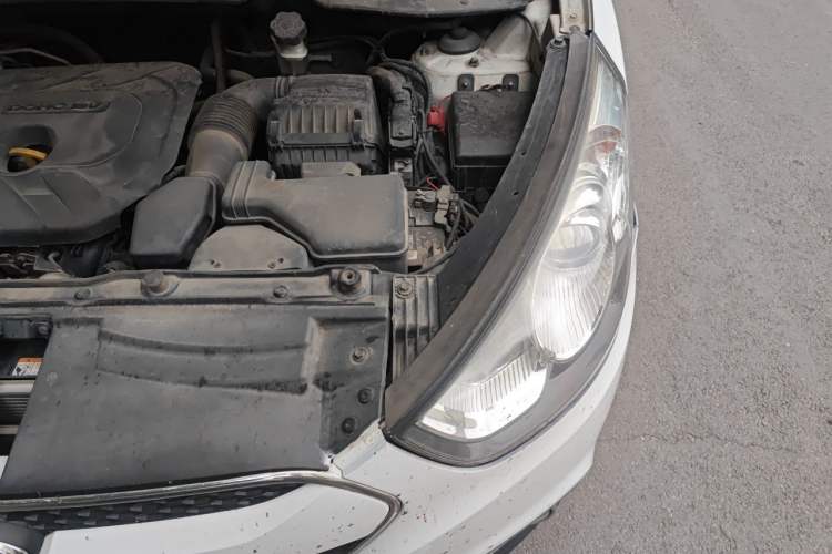 Used Hyundai ix35 2012 2.0L Automatic Two-Wheel Drive Elite Edition GLS Engine Bay Left