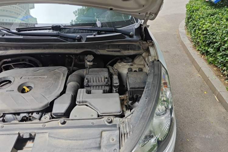 Used Hyundai ix35 2012 2.0L Automatic Two-Wheel Drive New Edition GL Engine Bay Left