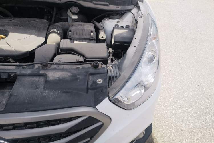 Used Hyundai ix35 2012 2.0L Automatic Two-Wheel Drive Elite Edition GLS Engine Bay Left