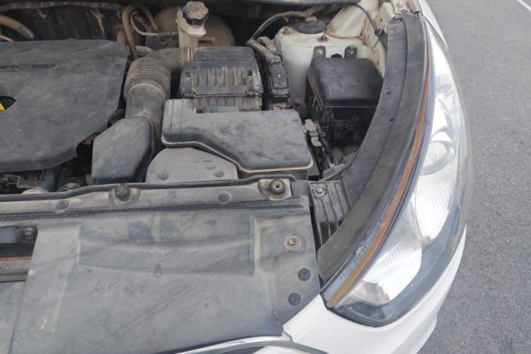 Used Hyundai ix35 2012 2.0L Automatic Two-Wheel Drive New Edition GL Engine Bay Left