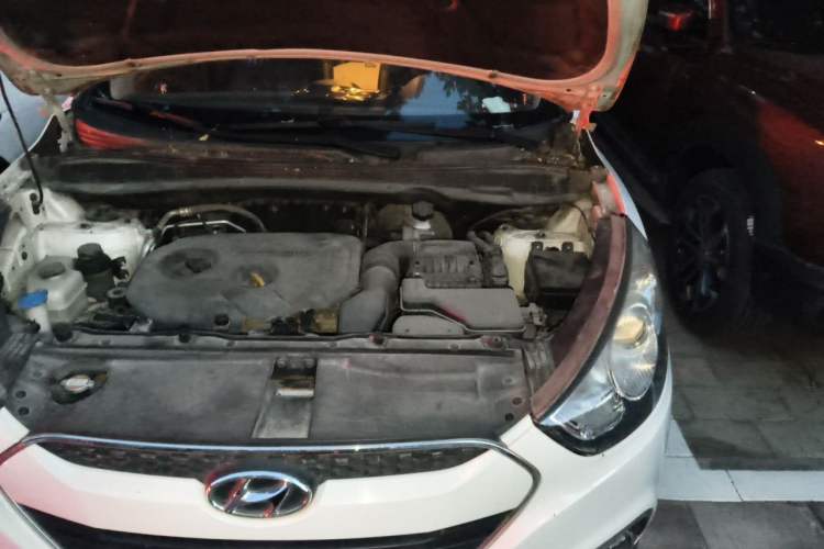 Used Hyundai ix35 2012 2.0L Automatic Two-Wheel Drive Elite Edition GLS Engine Bay Left