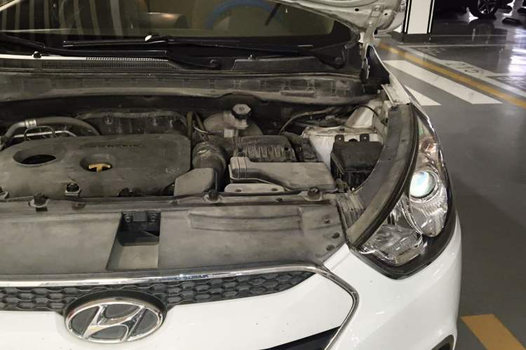 Used Hyundai ix35 2012 2.0L Automatic Two-Wheel Drive Elite Edition GLS Engine Bay Left