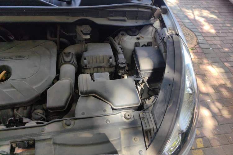 Used Hyundai ix35 2012 2.0L Automatic Two-Wheel Drive Elite Edition GLS Engine Bay Left