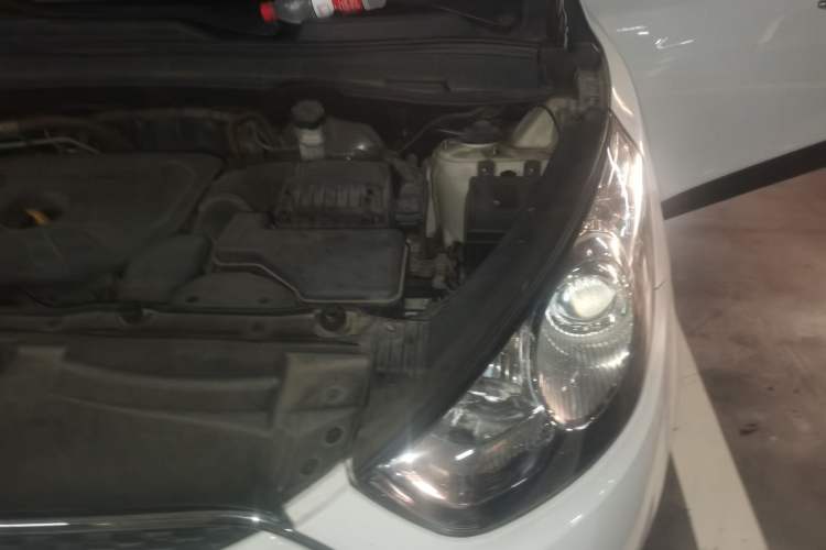 Used Hyundai ix35 2012 2.0L Automatic Two-Wheel Drive Elite Edition GLS Engine Bay Left