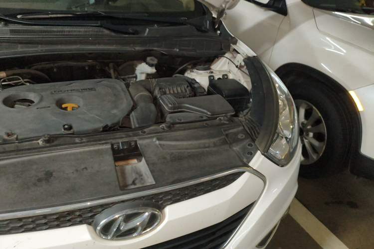 Used Hyundai ix35 2012 2.0L Automatic Two-Wheel Drive Elite Edition GLS Engine Bay Left