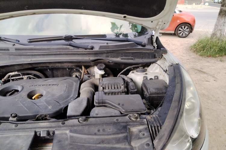 Used Hyundai ix35 2012 2.0L Automatic Two-Wheel Drive Elite Edition GLS Engine Bay Left