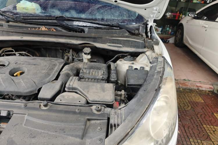 Used Hyundai ix35 2012 2.0L Automatic Two-Wheel Drive Elite Edition GLS Engine Bay Left