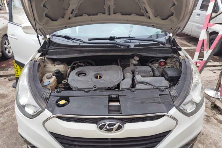 Used Hyundai ix35 2012 2.0L Automatic Two-Wheel Drive New Edition GL Engine Bay