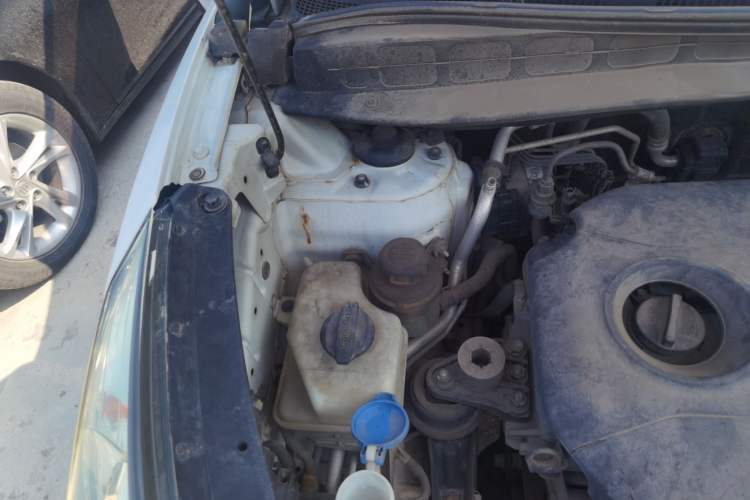 Used Hyundai ix35 2012 2.0L Automatic Two-Wheel Drive New Edition GL Engine Bay Right