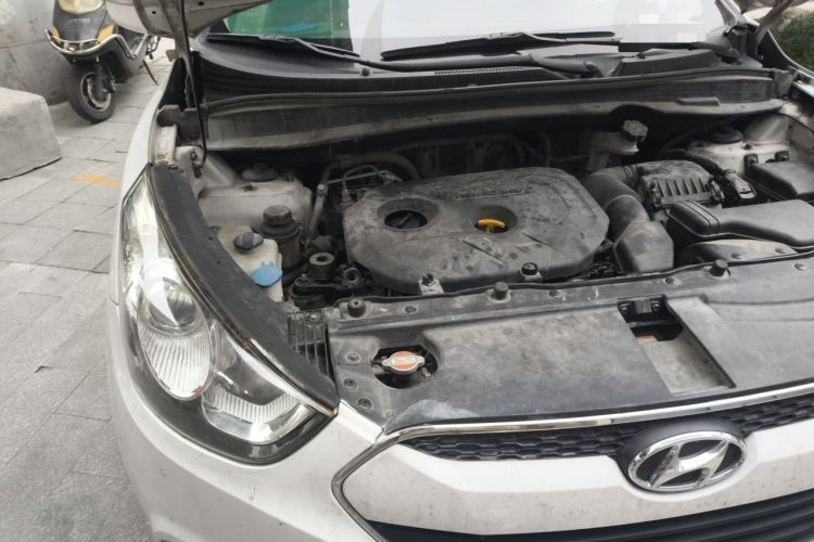 Used Hyundai ix35 2012 2.0L Automatic Two-Wheel Drive Elite Edition GLS Engine Bay Right