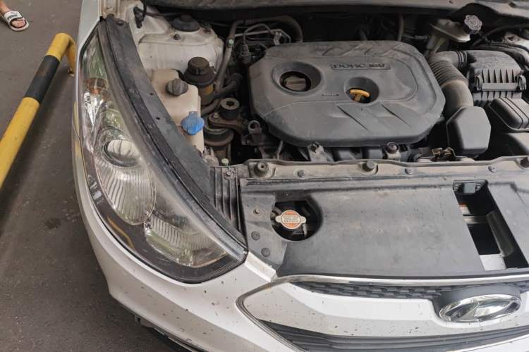 Used Hyundai ix35 2012 2.0L Automatic Two-Wheel Drive Elite Edition GLS Engine Bay Right