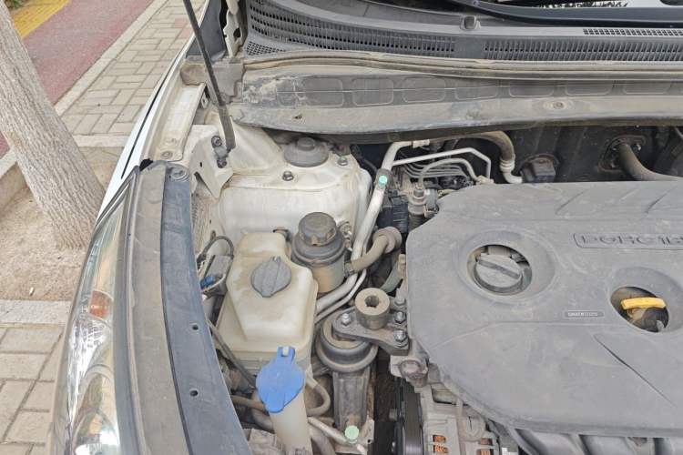 Used Hyundai ix35 2012 2.0L Automatic Two-Wheel Drive Elite Edition GLS Engine Bay Right