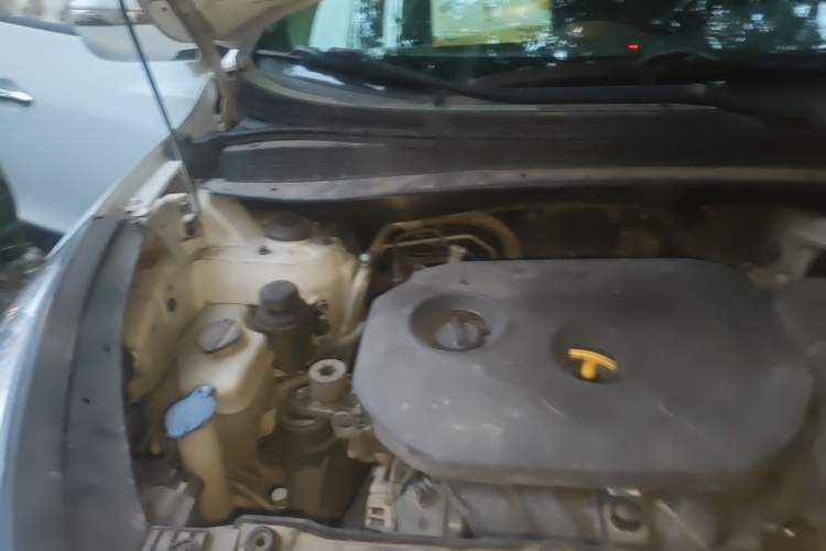 Used Hyundai ix35 2012 2.0L Automatic Two-Wheel Drive Elite Edition GLS Engine Bay Right