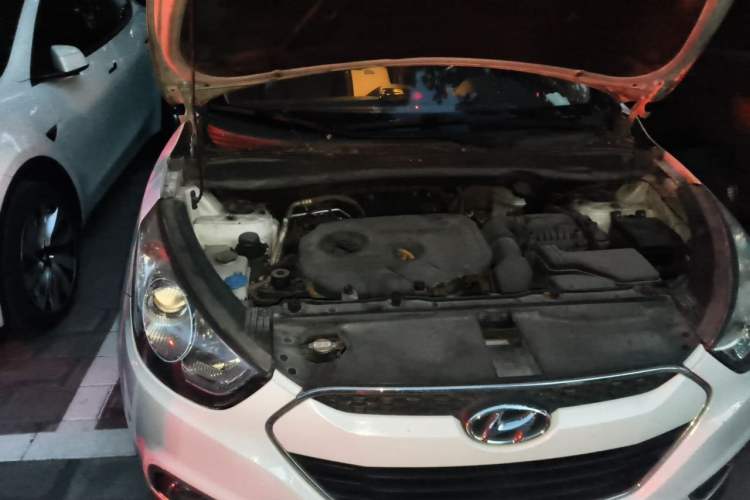 Used Hyundai ix35 2012 2.0L Automatic Two-Wheel Drive Elite Edition GLS Engine Bay Right