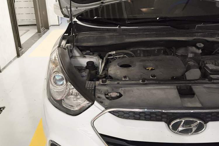 Used Hyundai ix35 2012 2.0L Automatic Two-Wheel Drive Elite Edition GLS Engine Bay Right