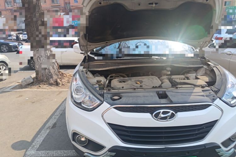 Used Hyundai ix35 2012 2.0L Automatic Two-Wheel Drive Elite Edition GLS Engine Bay Right