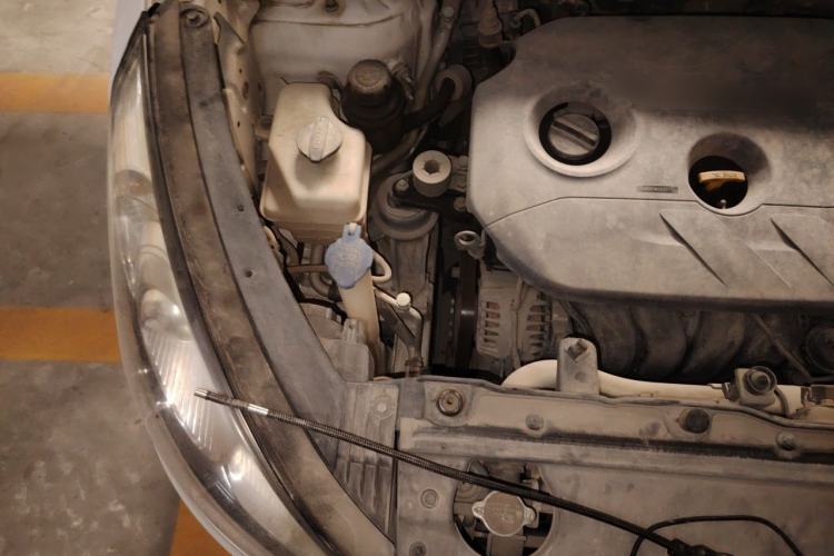 Used Hyundai ix35 2012 2.0L Automatic Two-Wheel Drive New Edition GL Engine Bay Right