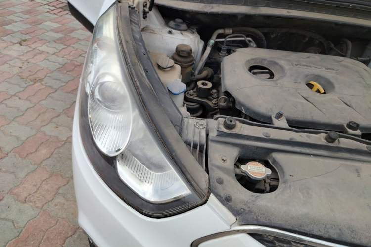 Used Hyundai ix35 2012 2.0L Automatic Two-Wheel Drive Elite Edition GLS Engine Bay Right