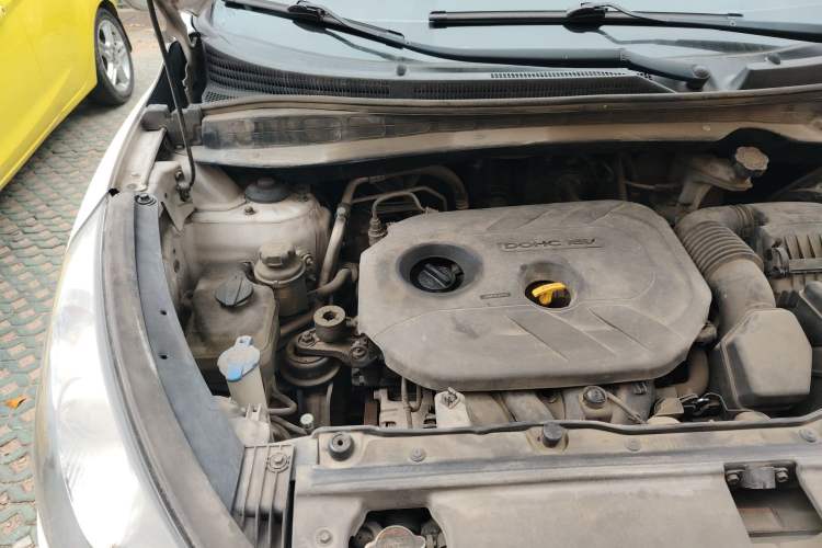 Used Hyundai ix35 2012 2.0L Automatic Two-Wheel Drive Elite Edition GLS Engine Bay Right