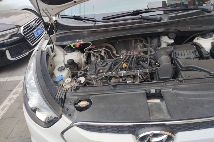 Used Hyundai ix35 2012 2.0L Automatic Two-Wheel Drive Elite Edition GLS Engine Bay Right