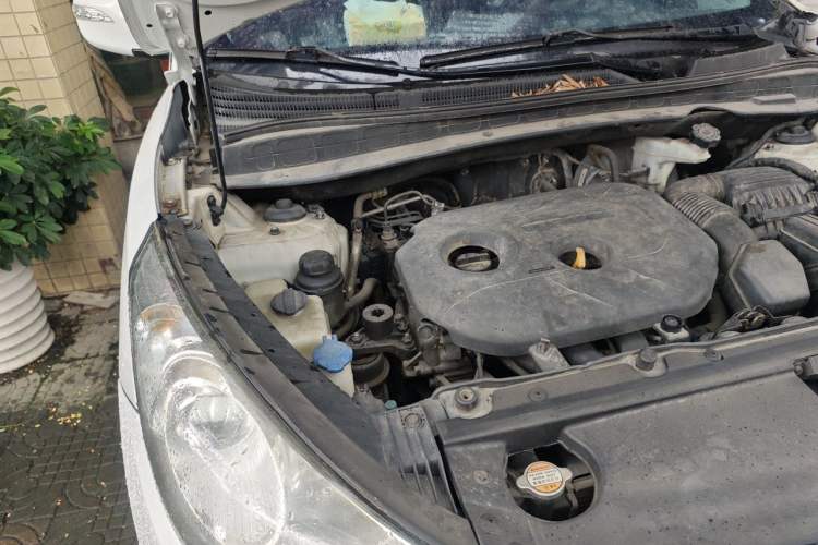 Used Hyundai ix35 2012 2.0L Automatic Two-Wheel Drive Elite Edition GLS Engine Bay Right