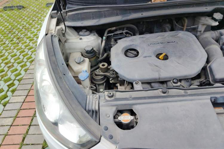 Used Hyundai ix35 2012 2.0L Automatic Two-Wheel Drive Elite Edition GLS Engine Bay Right
