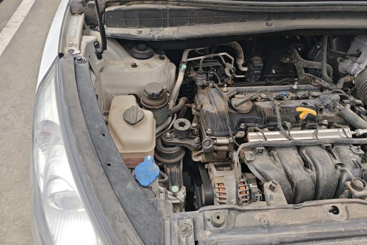 Used Hyundai ix35 2012 2.0L Automatic 4x4 Prestige Edition GLS Engine Bay Right