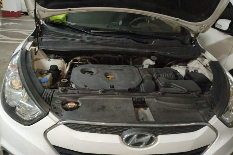 Used Hyundai ix35 2012 2.0L Automatic Two-Wheel Drive Elite Edition GLS Engine Bay