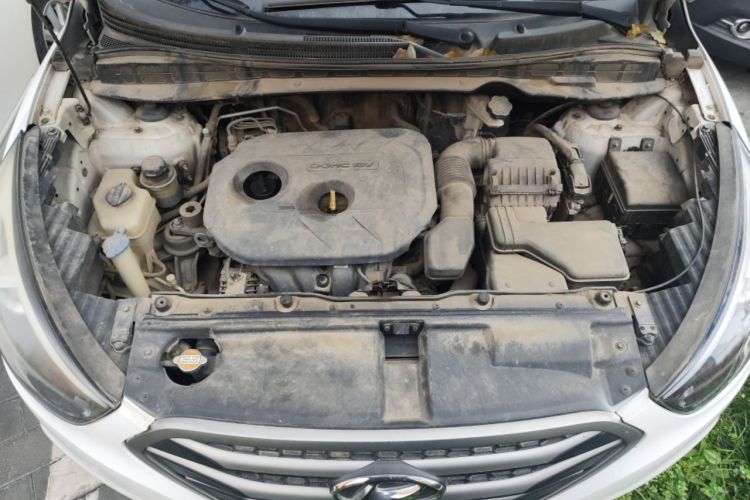 Used Hyundai ix35 2012 2.0L Automatic Two-Wheel Drive Elite Edition GLS Engine Bay