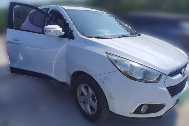 Used Hyundai ix35 2012 2.0L Automatic Two-Wheel Drive New Edition GL Front Right 45 Deg