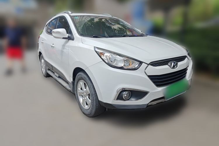 Used Hyundai ix35 2012 2.0L Automatic Two-Wheel Drive New Edition GL Front Right 45 Deg
