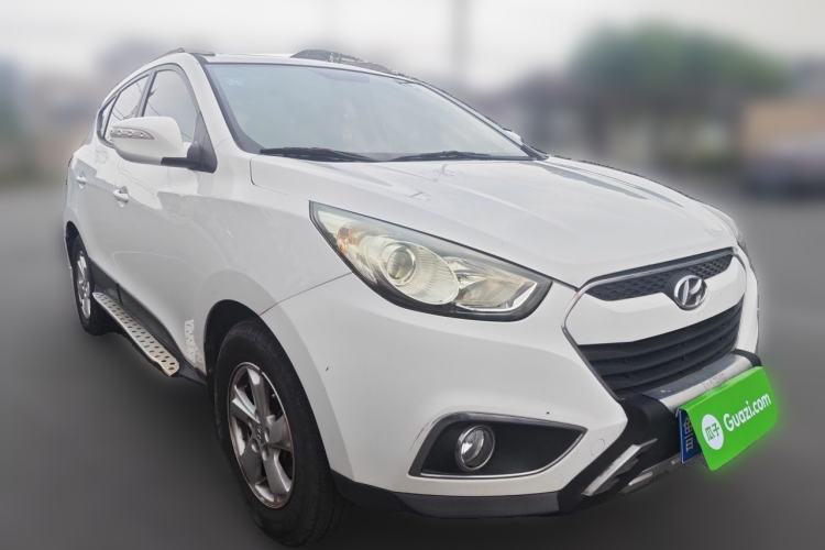 Used Hyundai ix35 2012 2.0L Automatic Two-Wheel Drive New Edition GL Front Right 45 Deg