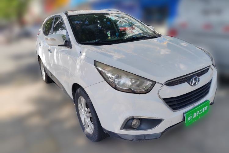 Used Hyundai ix35 2012 2.0L Automatic Two-Wheel Drive Elite Edition GLS Front Right 45 Deg