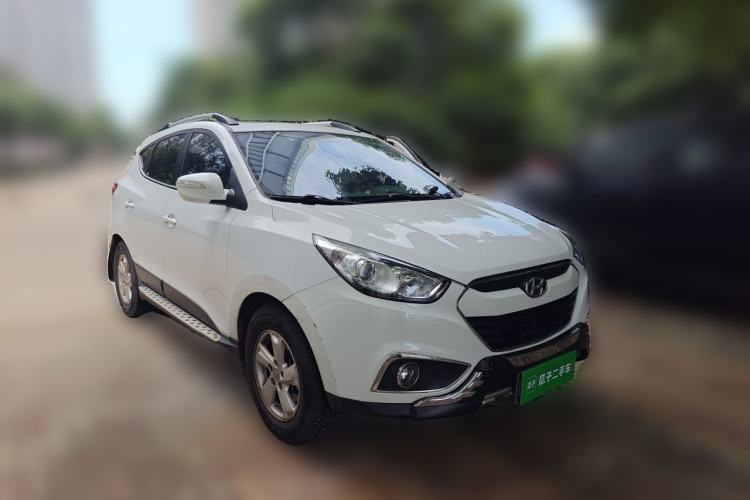 Used Hyundai ix35 2012 2.0L Automatic Two-Wheel Drive New Edition GL Front Right 45 Deg