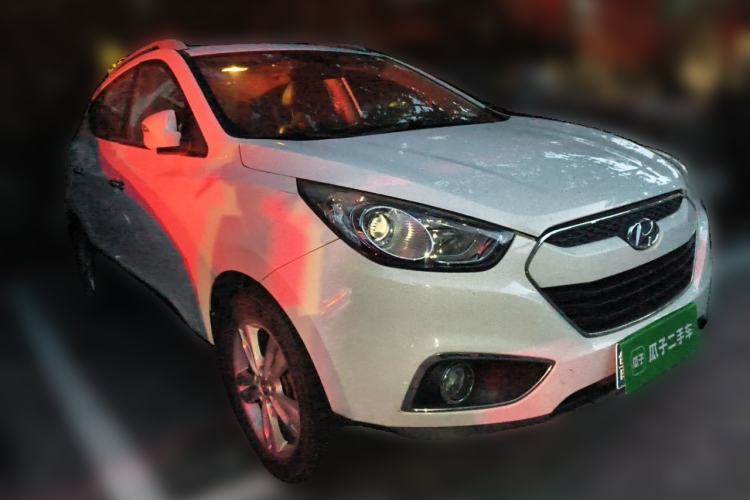 Used Hyundai ix35 2012 2.0L Automatic Two-Wheel Drive Elite Edition GLS Front Right 45 Deg