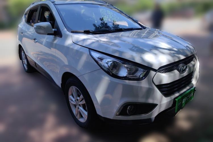 Used Hyundai ix35 2012 2.0L Automatic Two-Wheel Drive Elite Edition GLS Front Right 45 Deg
