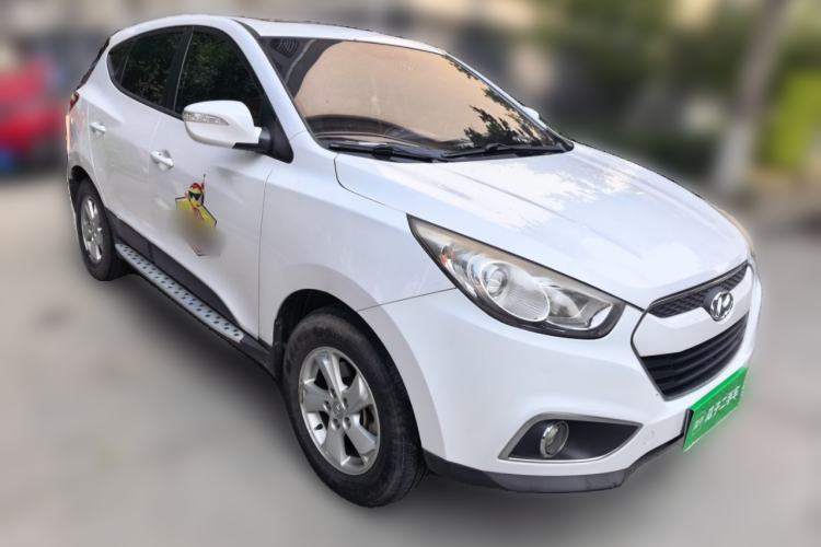 Used Hyundai ix35 2012 2.0L Automatic Two-Wheel Drive New Edition GL Front Right 45 Deg