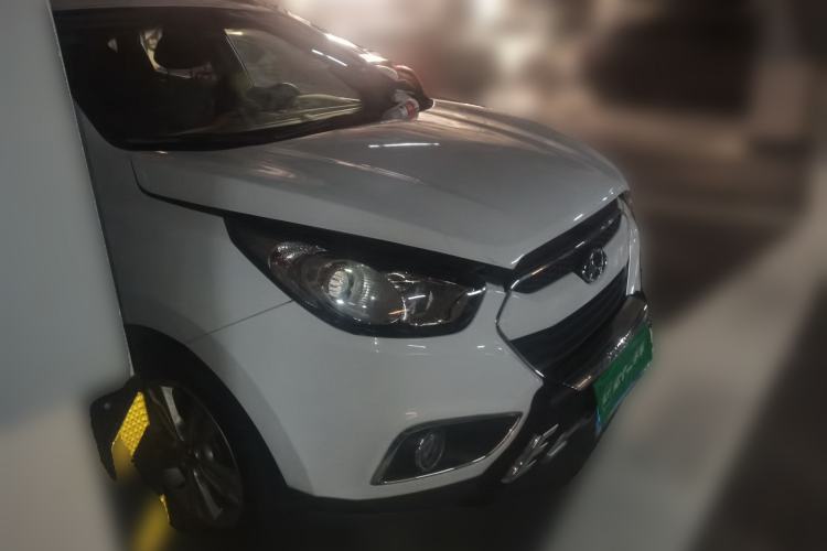 Used Hyundai ix35 2012 2.0L Automatic Two-Wheel Drive Elite Edition GLS Front Right 45 Deg