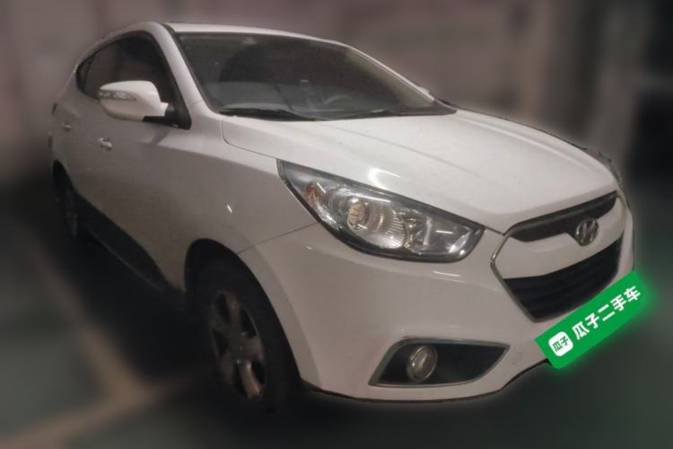 Used Hyundai ix35 2012 2.0L Automatic Two-Wheel Drive New Edition GL Front Right 45 Deg