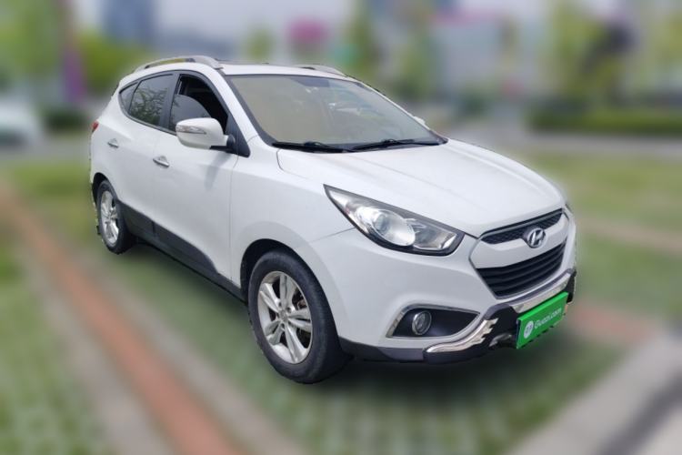 Used Hyundai ix35 2012 2.0L Automatic Two-Wheel Drive Elite Edition GLS Front Right 45 Deg