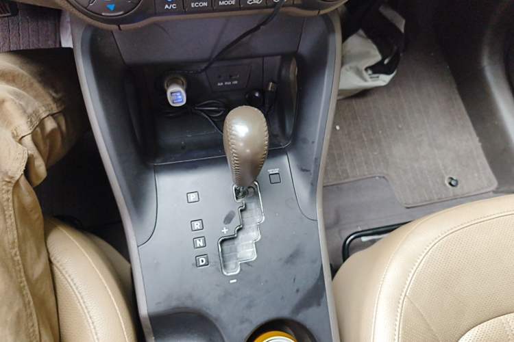 Used Hyundai ix35 2012 2.0L Automatic Two-Wheel Drive Elite Edition GLS Gear Lever